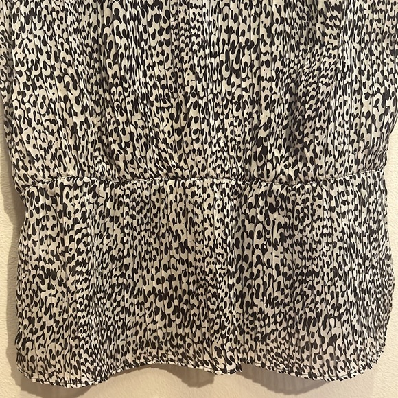 LOFT black n white sleeveless top with elastic waist - Picture 5 of 15